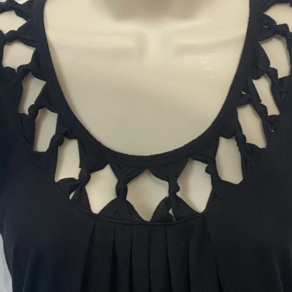 SoSik Women’s Cut-Out Pleated Neckline Top Shirt 8 Black Pleated Short Sleeves - Picture 2 of 9